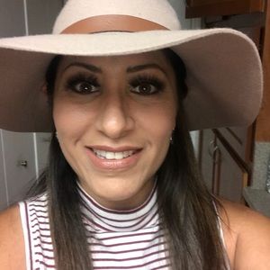 Meet your Posher, Vanessa